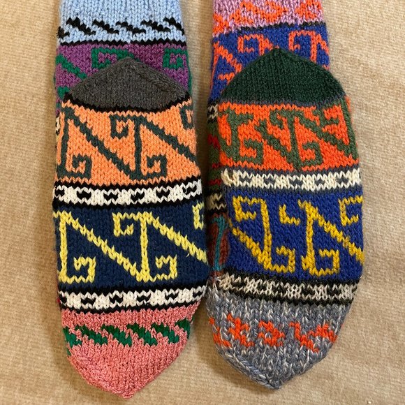 HAND KNITTED SOCKS Christmas Gift For Loved Ones Warm Soft Hand-Made Super Cool - Picture 1 of 6
